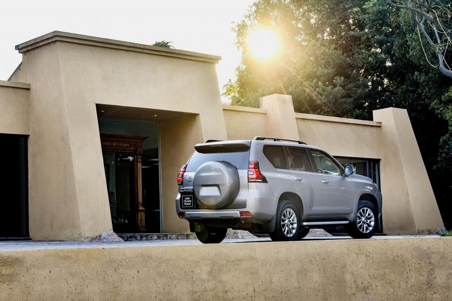  Toyota Land Cruiser Prado VX-L (150) 2017 года  (ZA) (фото 11 из 40)